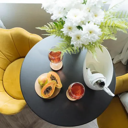 Daire Wilson Center Cosy