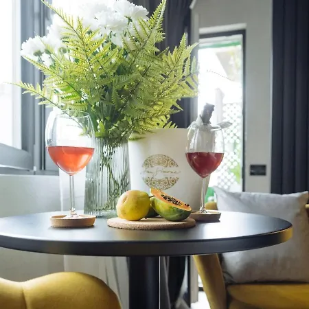 Daire Wilson Center Cosy